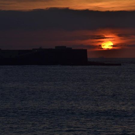 Esencia De Cadiz Entre La Vina Y El Mercado Екстериор снимка