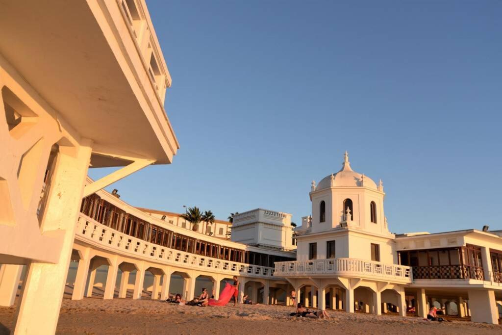 Esencia De Cadiz Entre La Vina Y El Mercado Екстериор снимка