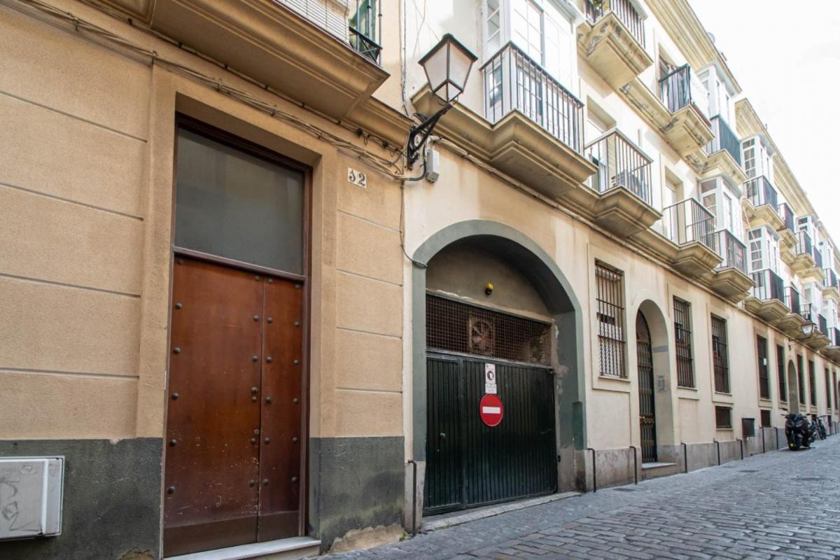 Esencia De Cadiz Entre La Vina Y El Mercado Екстериор снимка